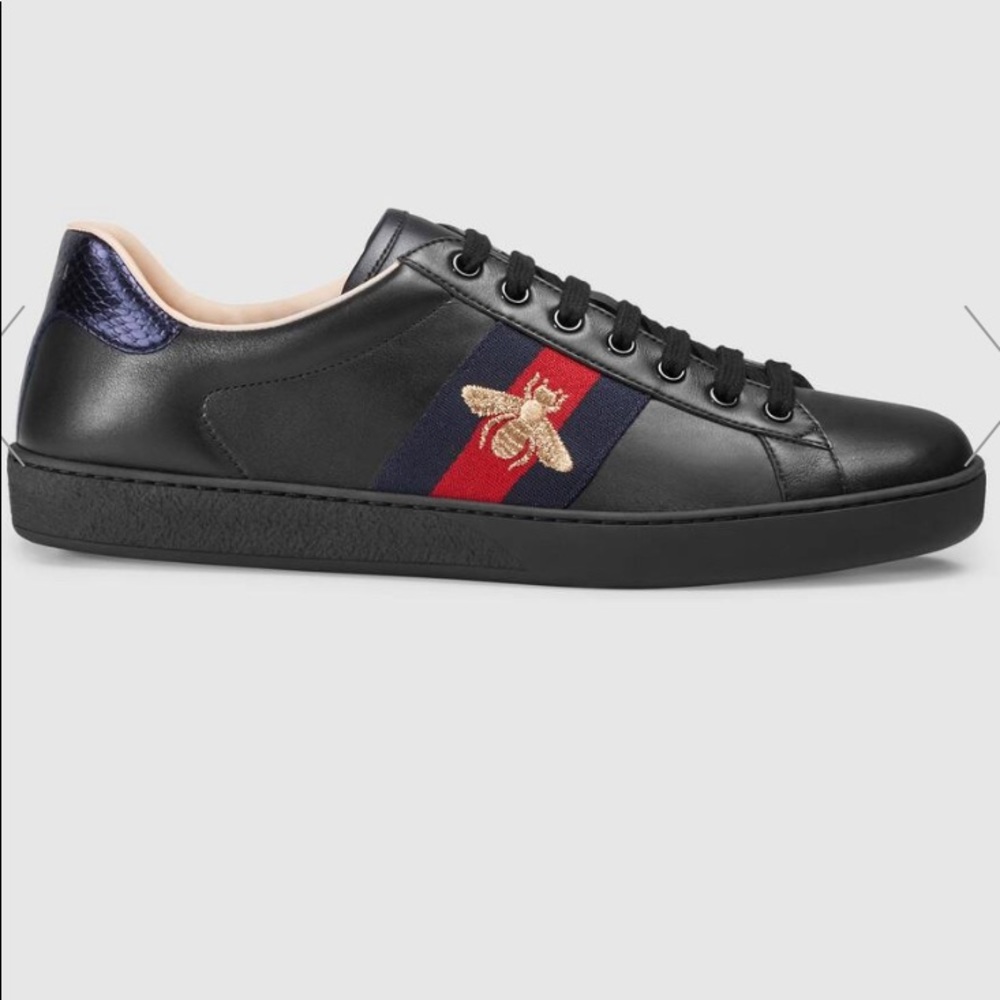 Gucci Ace Bee Unisex. EU Size 40 (US 7 men/ 9 women). Gently used.